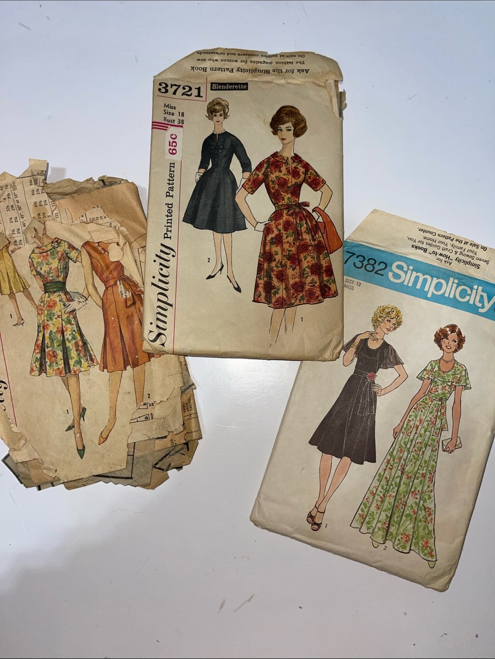5/$25 Simplicity Floral and Black Dress Sewing Patterns